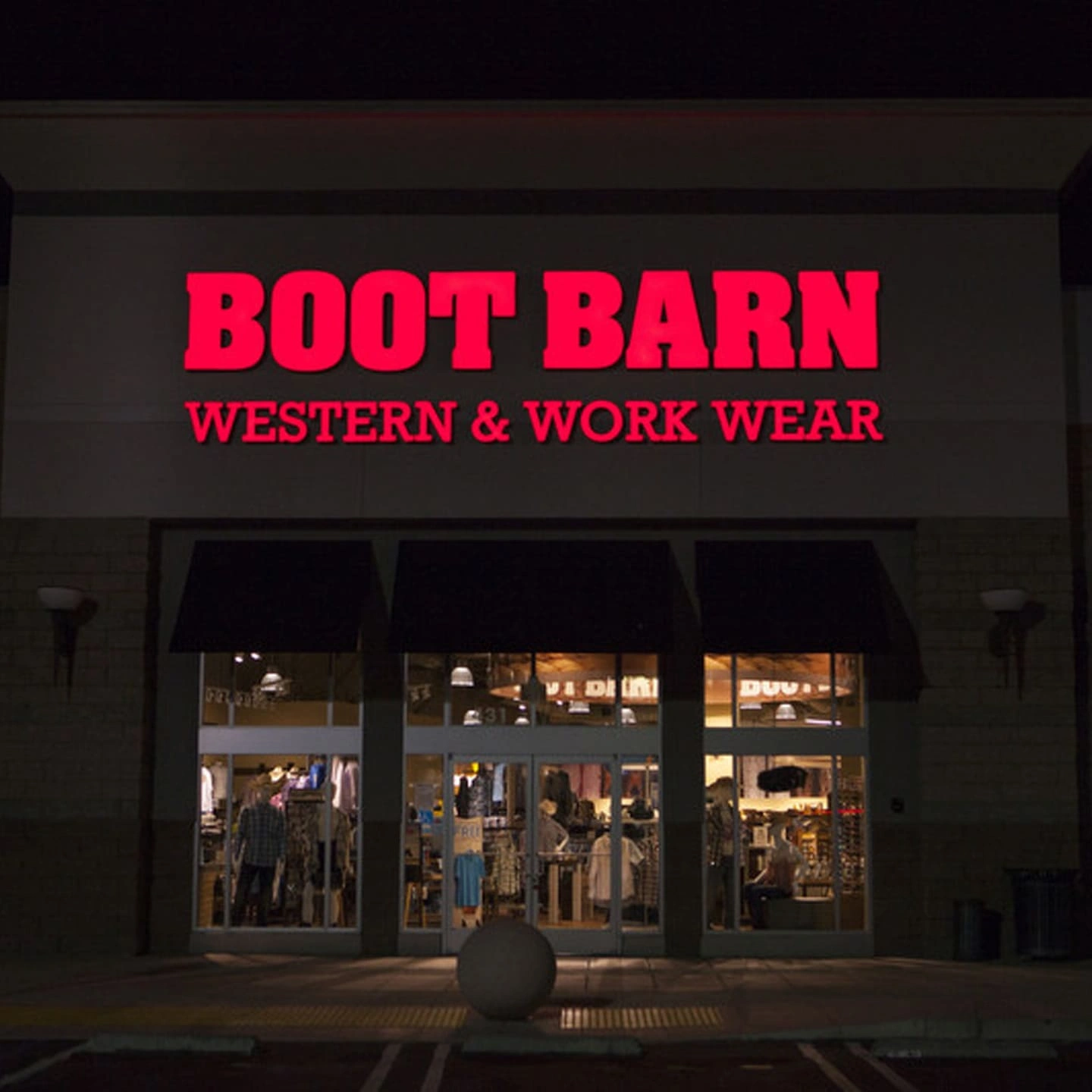 Storefront Signs Printing | Custom Shop & Business Signage